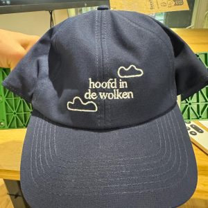 'Hoofd in de wolken' pet